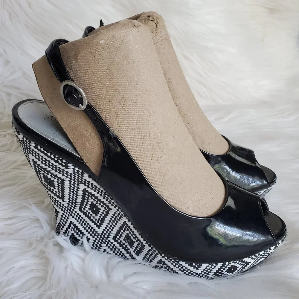 Audrey Brooke Black/White Espadrilles Peep Toe Wedge Sandals SZ 8